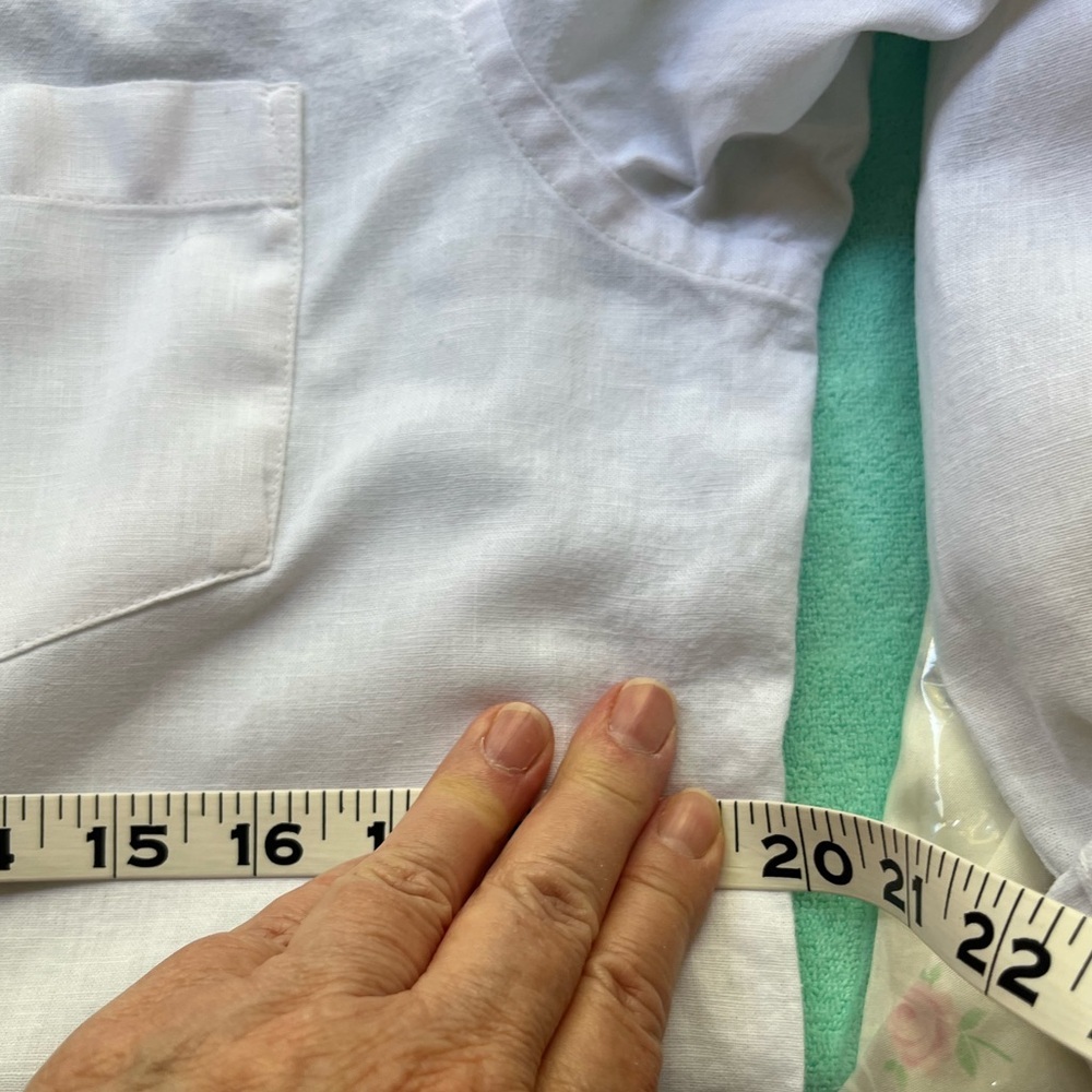 XS Old Navy Women’s Classic White Shirt, Long Sleeve, Button Up, Cotton - Picture 7 of 10